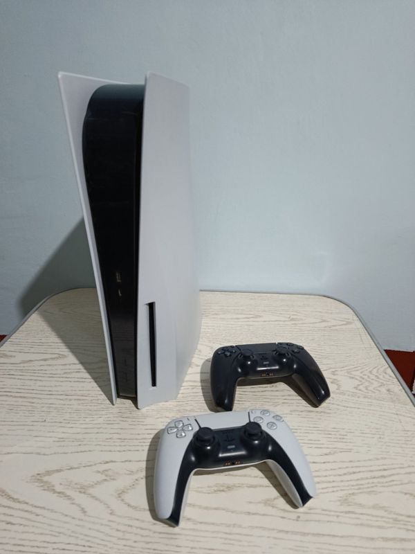 Playstation 5 + 2та джойстик + 10та топ уйни бор Playstation 5 + 2та джойстик + 10та топ уйни бор