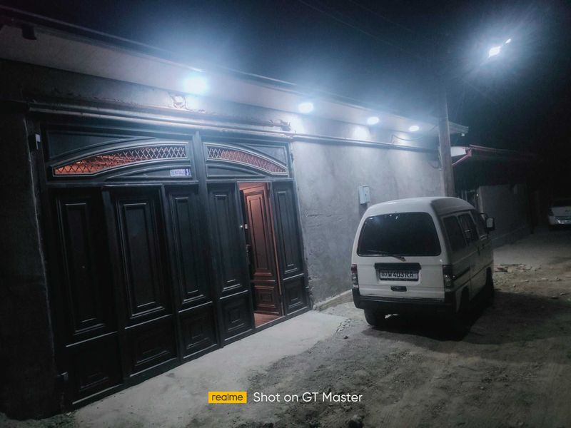 ТЕЗ ВА АРЗОН Яшаш учун тайёр ховли сотилади ТЕЗ ВА АРЗОН Яшаш учун тайёр ховли сотилади