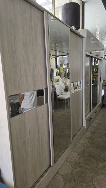 Mebel magazinga usto kerak