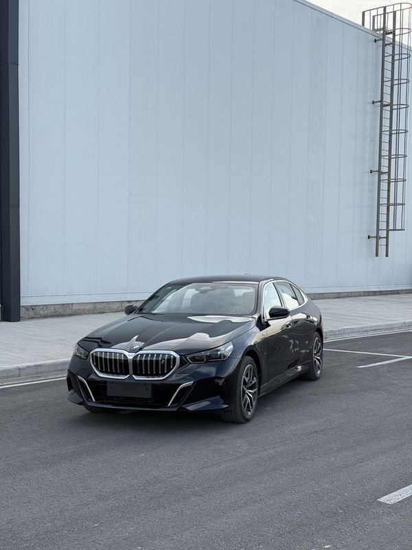 BMW i5 35L bez probeg v nalichii BMW i5 35L bez probeg v nalichii