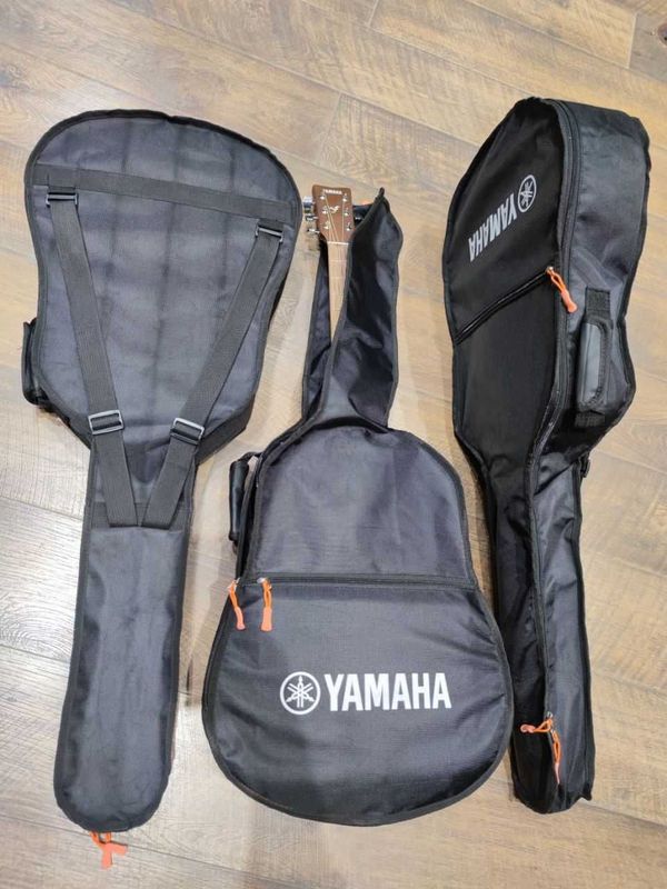 Продаю оригинальный мягкий чехол Yamaha для классической гитары