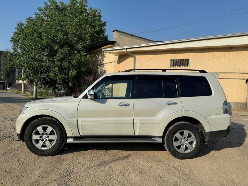 Mitsubishi Pajero 4 Mitsubishi Pajero 4