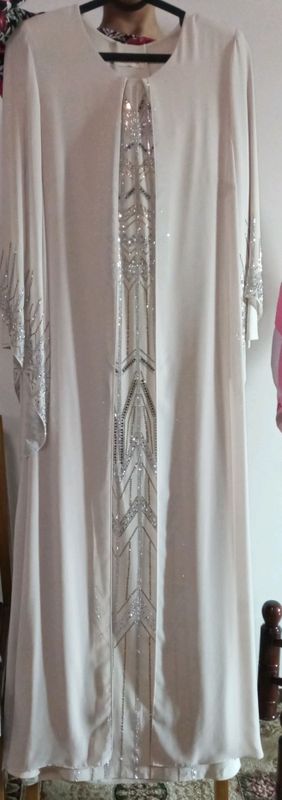 Abaya standart faqat 2marta kiyilgan narhi 800 000 Abaya standart faqat 2marta kiyilgan narhi 800 000