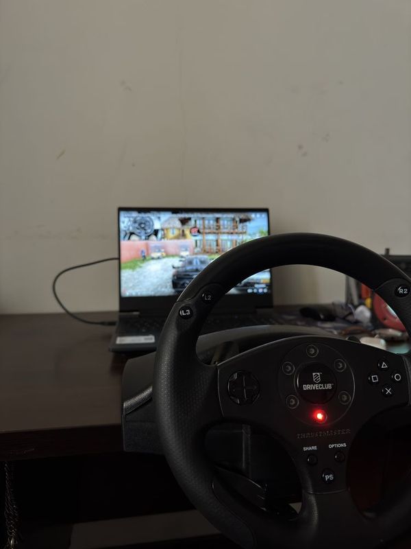 Thrustmaster T80 (игровой рул) Thrustmaster T80 (игровой рул)