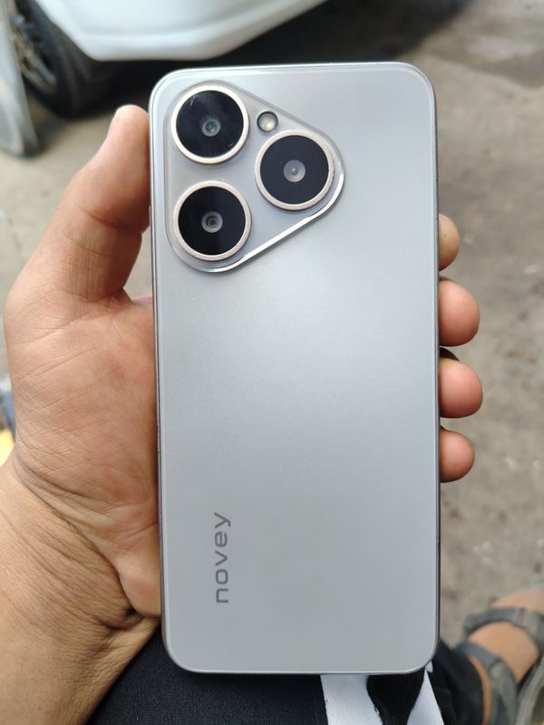 Novey Alpha A16 telefon