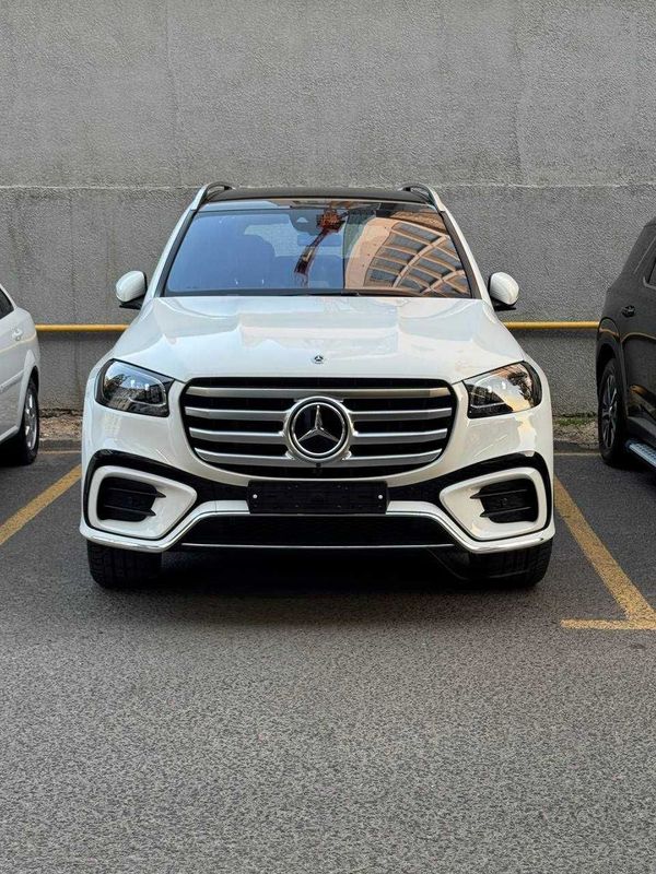 Mercedes Benz GLS 450 Full 2025 года, Белый на коричневый салон. Mercedes Benz GLS 450 Full 2025 года, Белый на коричневый салон.