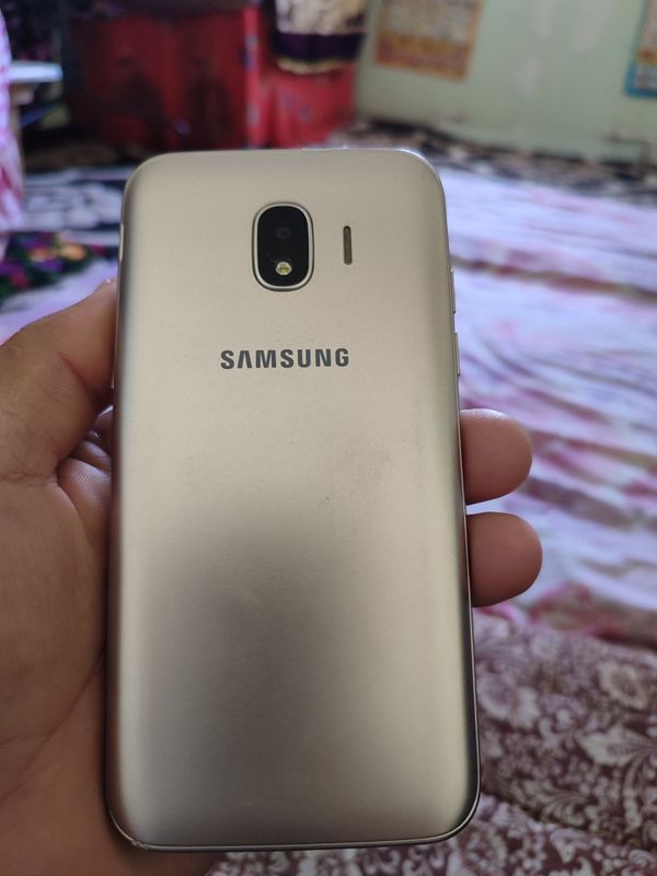 Telefon sotiladi J 2