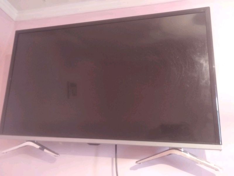 ARTEL 32 TELEVIZOR