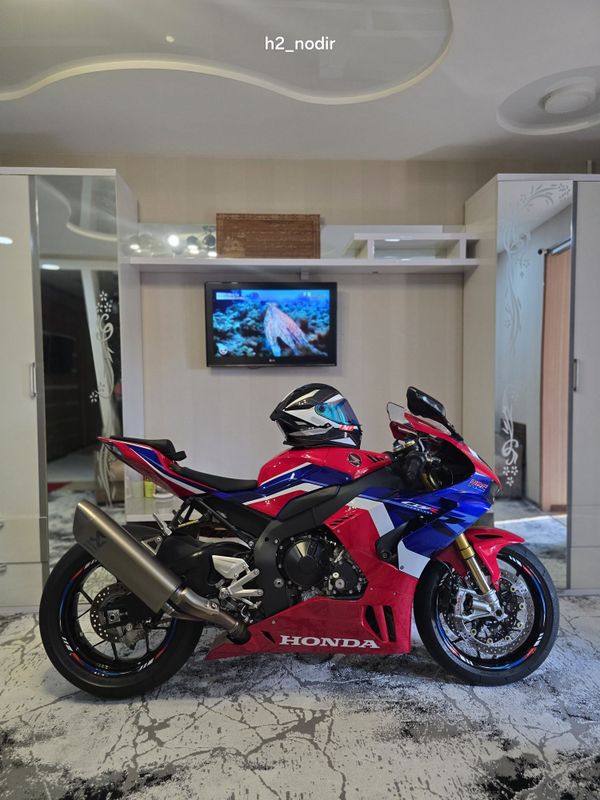 Сотилади Honda cbr1000rr-r fireblade sp. Сотилади Honda cbr1000rr-r fireblade sp.
