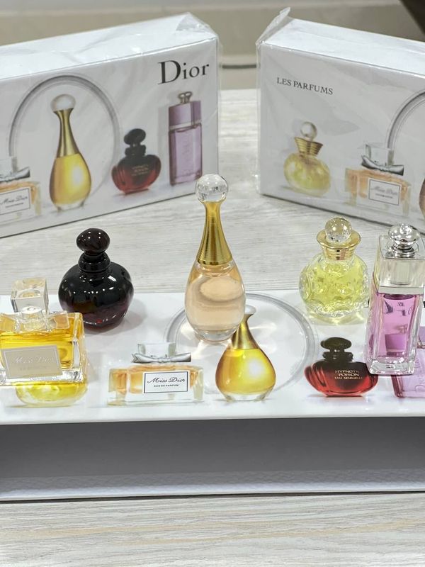 Oʻsha mashxur dior orginal 5 talik atir naborlarimiz yetib keldi Oʻsha mashxur dior orginal 5 talik atir naborlarimiz yetib keldi