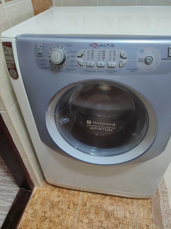 Продам стиралку Hotpoint Ariston Aqualtis Продам стиралку Hotpoint Ariston Aqualtis