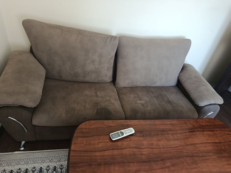 Divan kreslo sotiladi Divan kreslo sotiladi