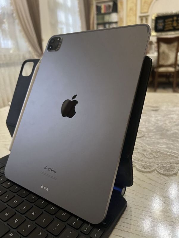 Ipad pro 11 inch m2 megic keybord pencil Ipad pro 11 inch m2 megic keybord pencil