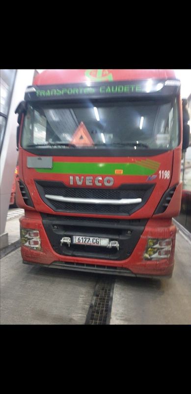 Iveco starlis qizil