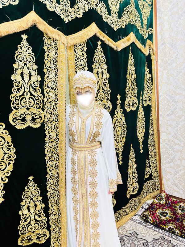 1 marta kiyilgan qoshi bilan 900 ming ga beraman 1 marta kiyilgan qoshi bilan 900 ming ga beraman