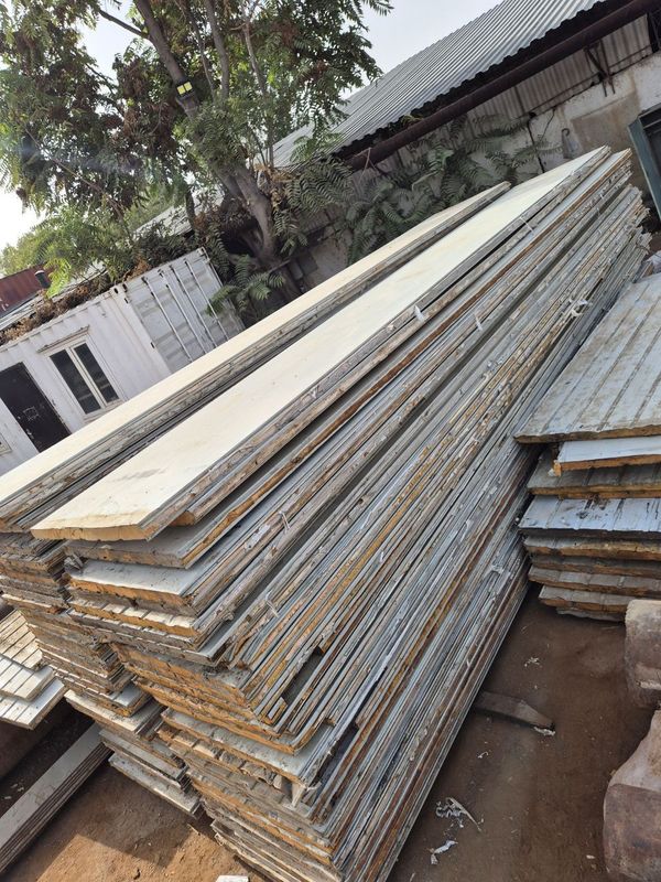 Sendvich panel sotiladi, holat yaxshi.