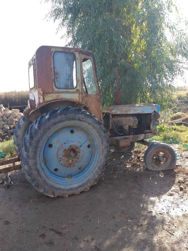 28 traktor satiladi