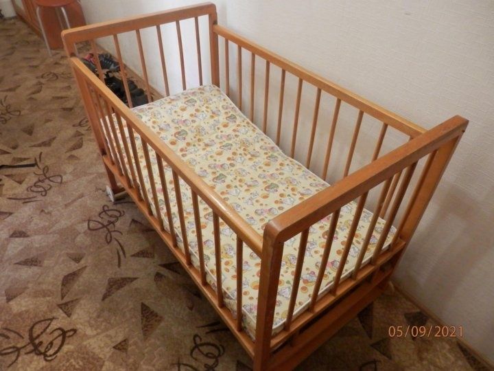 Детская деревянная кроватка Детская деревянная кроватка