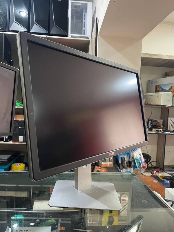 Dell 24" / IPS / 1920x1080 / 16:9! Rasmlarga qarang! 1 ta palasa bor!