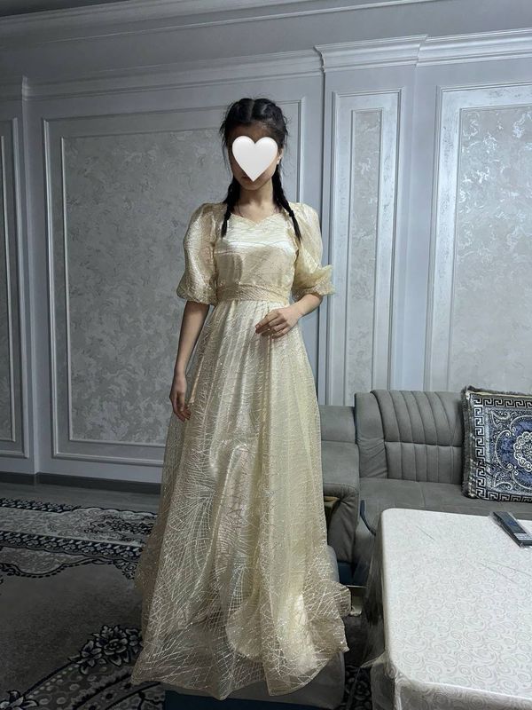Bir marta kiyilgan. Razmer S M. 200.000 soʻm Bir marta kiyilgan. Razmer S M. 200.000 soʻm