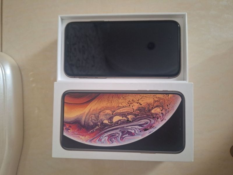 Iphone Xs Gold holati ideal ekran almawgan originalga emkost 74 karobk