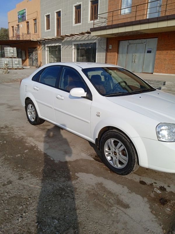 Chevrolet Lacetti kelishilgan narxda sotiladi