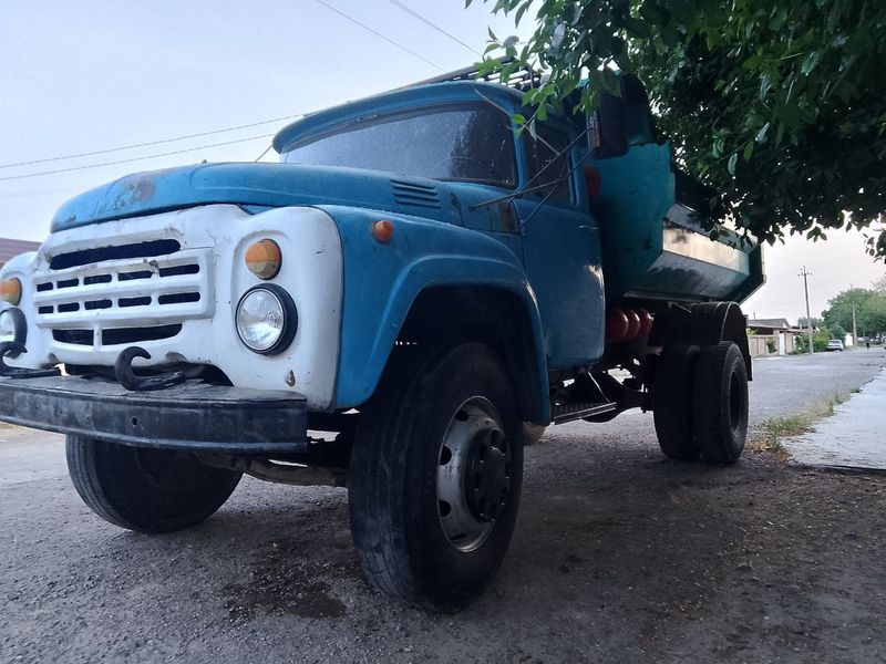 Zil sotiladi ustida kurip olasila Zil sotiladi ustida kurip olasila