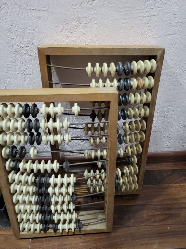 Продам счёты. 2 шт. 45-27 см. и 40-27 см.