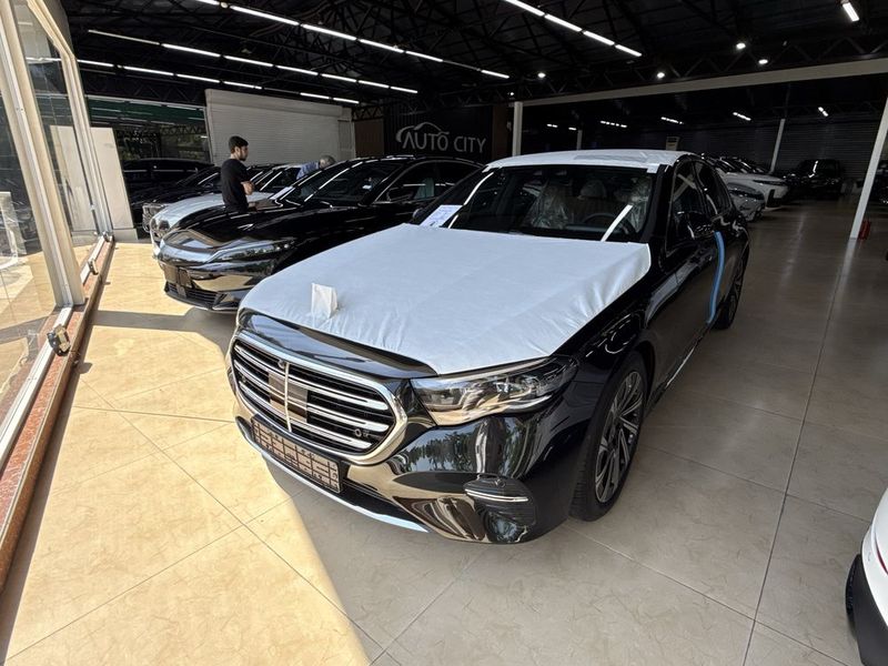 Mercedes-Benz E300 W214 Full option