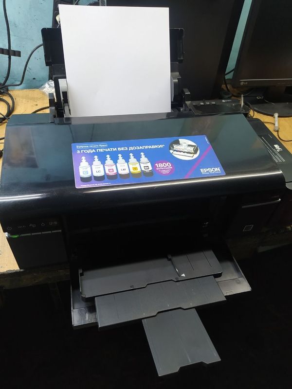 Принтер Epson L805 (тест дюз 100%) + шнуры в комплекте Принтер Epson L805 (тест дюз 100%) + шнуры в комплекте