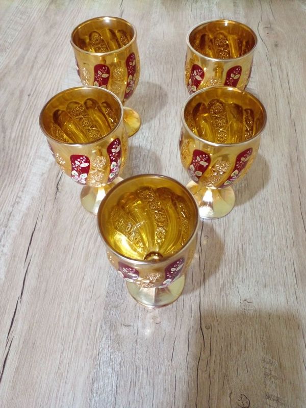 Стакан рюмкалар бор Стакан рюмкалар бор