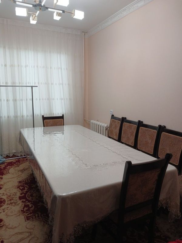 Стол 1,2'x2,5 + 10 стульев б/у Стол 1,2'x2,5 + 10 стульев б/у