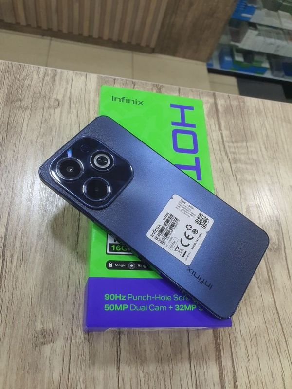 Infinix Hot 40 i Infinix Hot 40 i