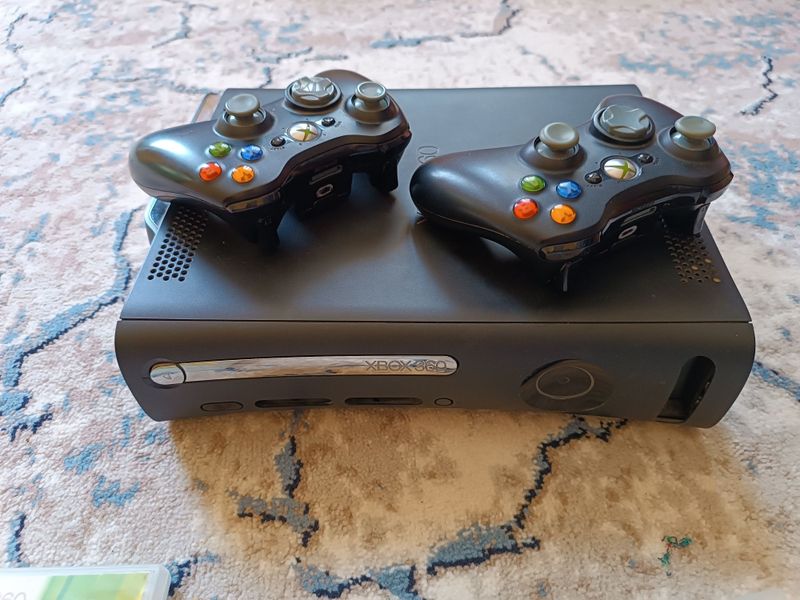 Xbox 360 5 ta uyin 2 ta pulti va navushnisi