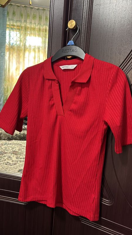 Красная футболка RED TAG Красная футболка RED TAG