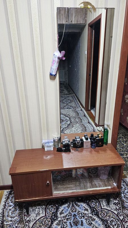 Продаётся трюмо (зеркало) Продаётся трюмо (зеркало)