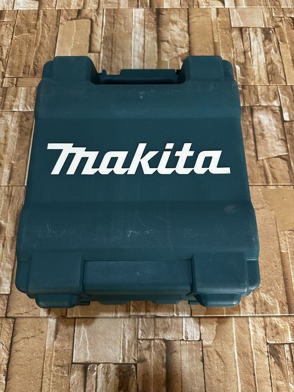 Makita DF488DWE Шуруповерт (новый) Makita DF488DWE Шуруповерт (новый)