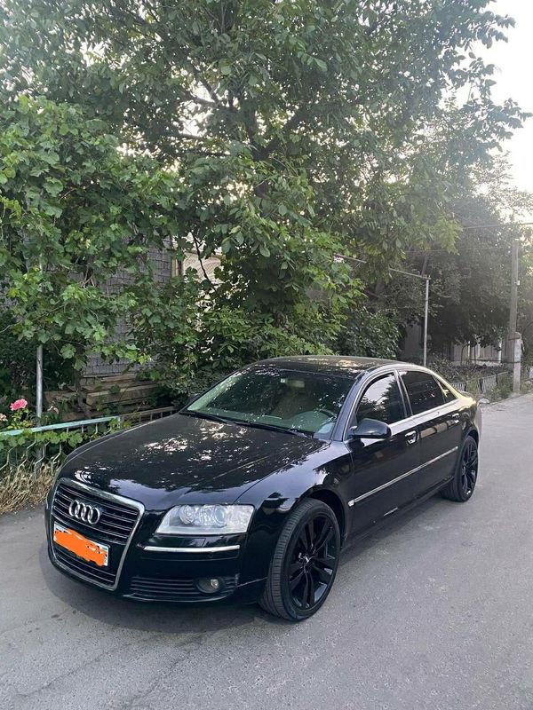 Audi A8 3.2 l. .