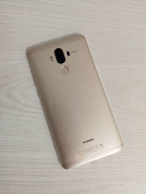 Б/у телефон Huawei Mate 9 Б/у телефон Huawei Mate 9