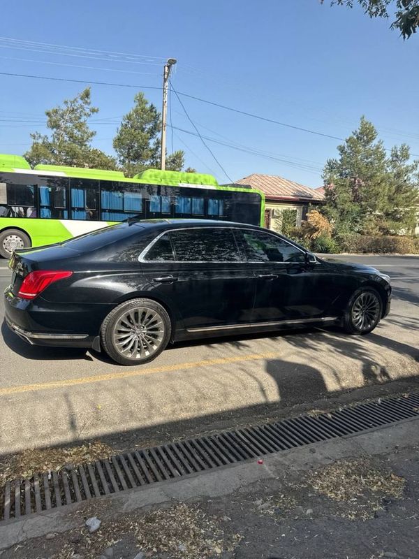 Genesis G90 Long