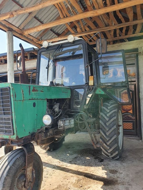 Traktor 80x sotiladi Traktor 80x sotiladi