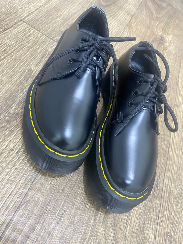 Продаю оригинальные кожаные лоферы Dr. Martens