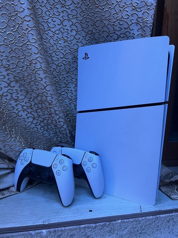 Play Station 5 Slim 1TB