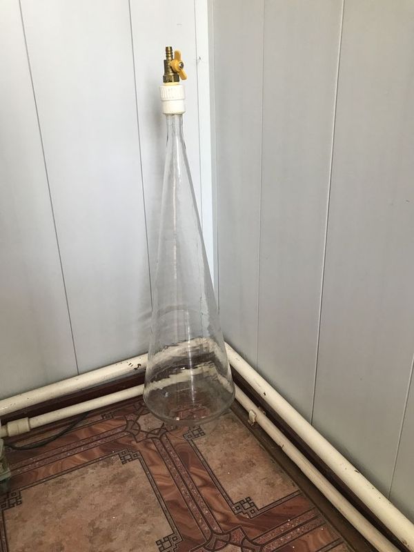 Газ вода апарат сотилади.