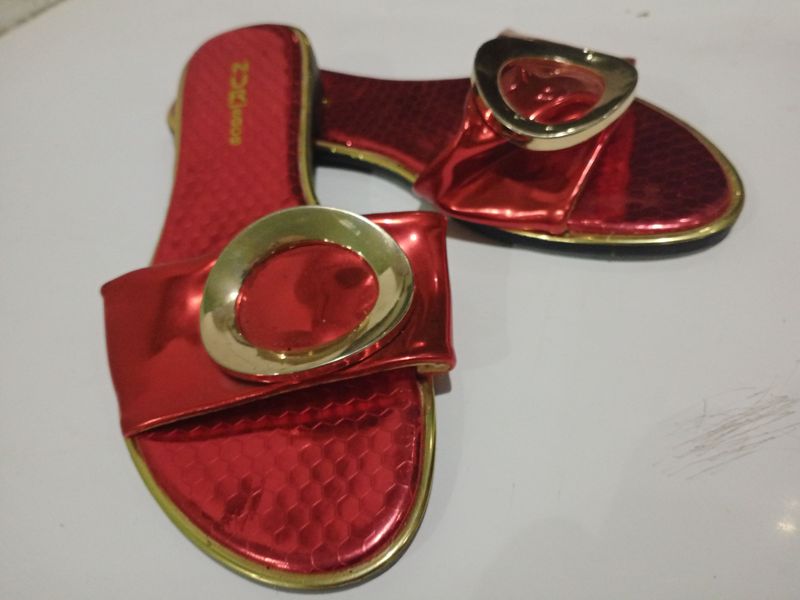 ayollar oyoq kiyimi yangi razmer 35 ayollar oyoq kiyimi yangi razmer 35