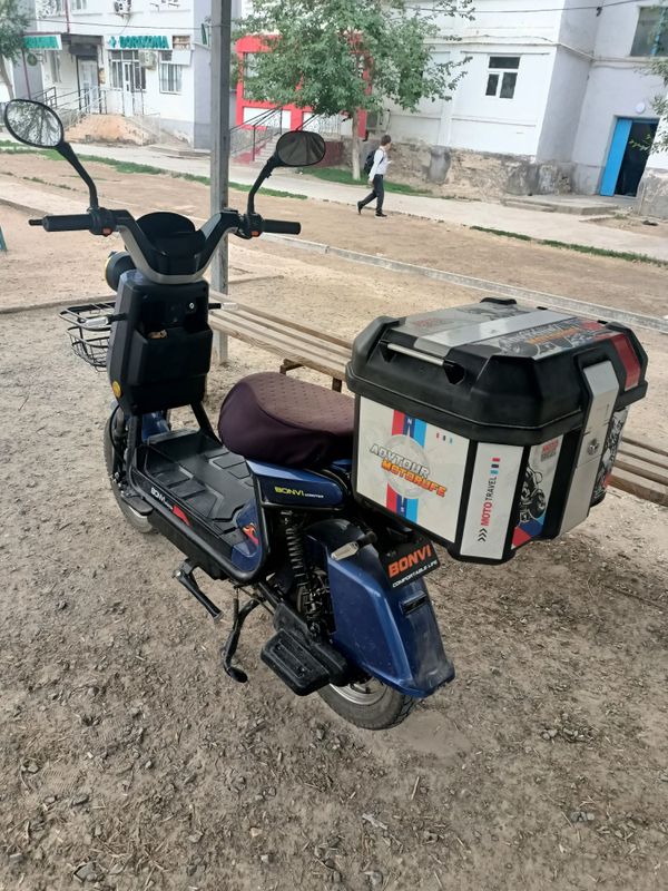 Elektroni skuter satladi Elektroni skuter satladi