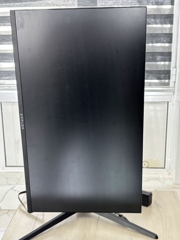 Monitor: Ziffler 27B1800 Monitor: Ziffler 27B1800