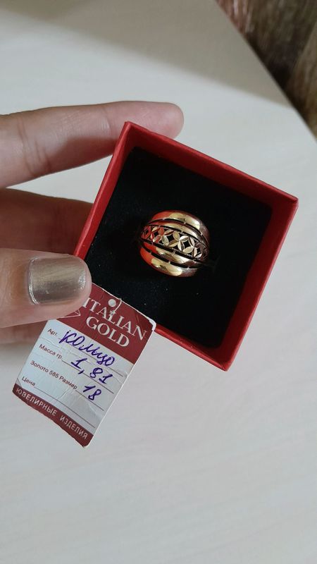 Tilla uzuk bn sirg'a kamplekt sotiladi