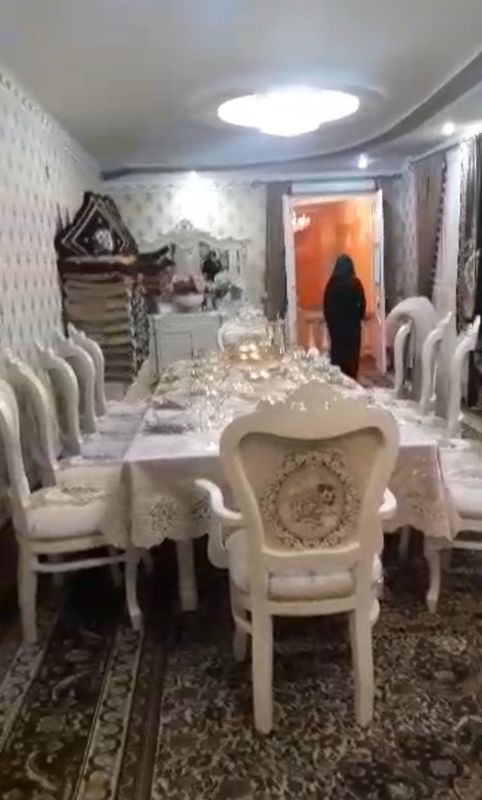 Стол стул 12 талик 1 стол ва 12 та стули бор