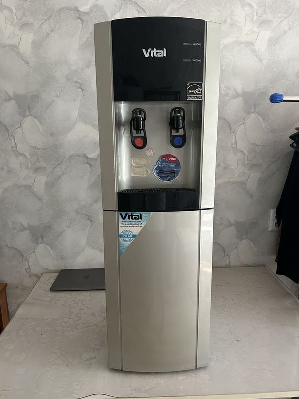 Кулер для воды Vital. Кулер для воды Vital.